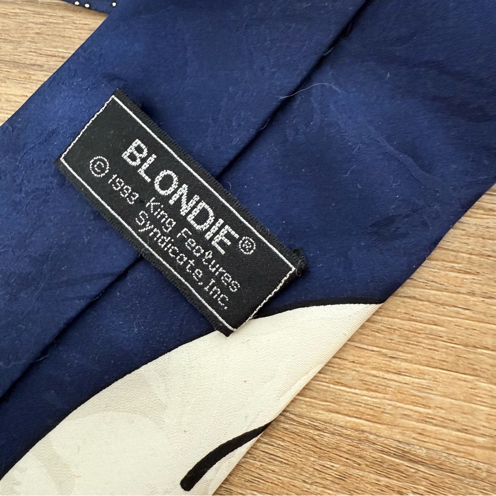 Vintage Blondie Dagwood 100% Silk Tie Romantic Crescent Moon Blue Celestial 1993 - Picture 3 of 6